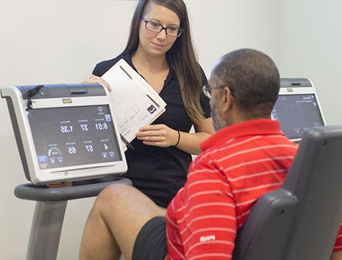 VSU student instructs a patient in the Center for Excercise Medicine & Rehabilitation.